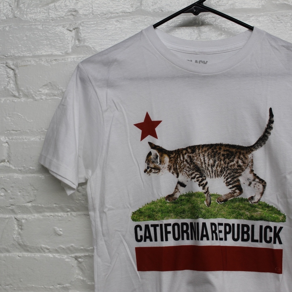 HP✨Hot Topic Cat T-Shirt